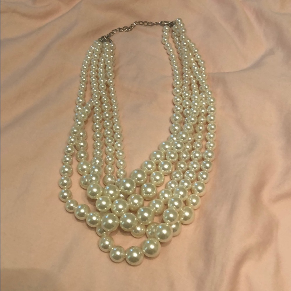 Pretty pearl layered necklace
